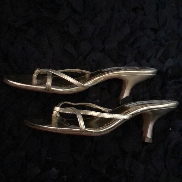 2FOR15✅ Gold heels - Picture 2 of 3